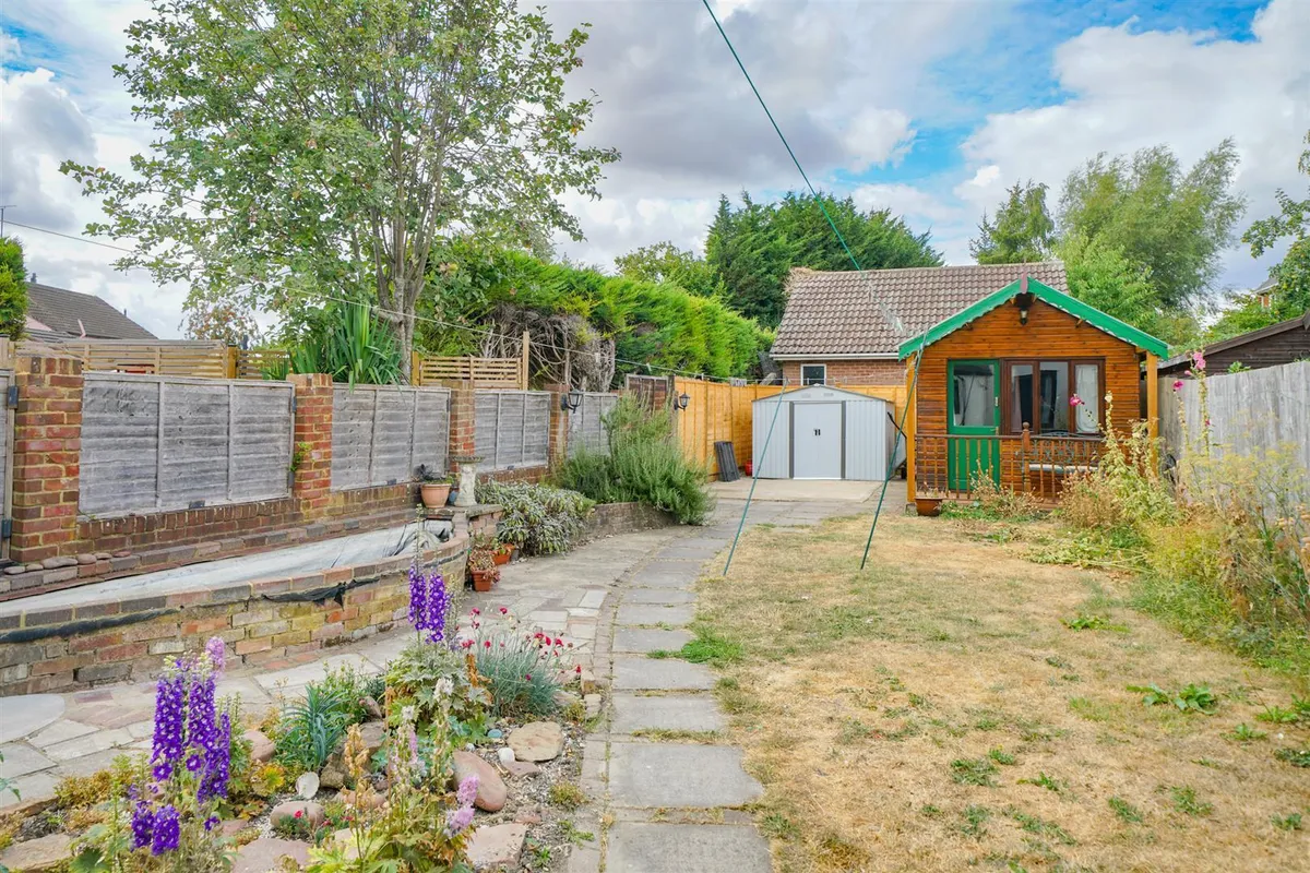 School Lane, Eaton Bray, Bedfordshire, LU6 2DT