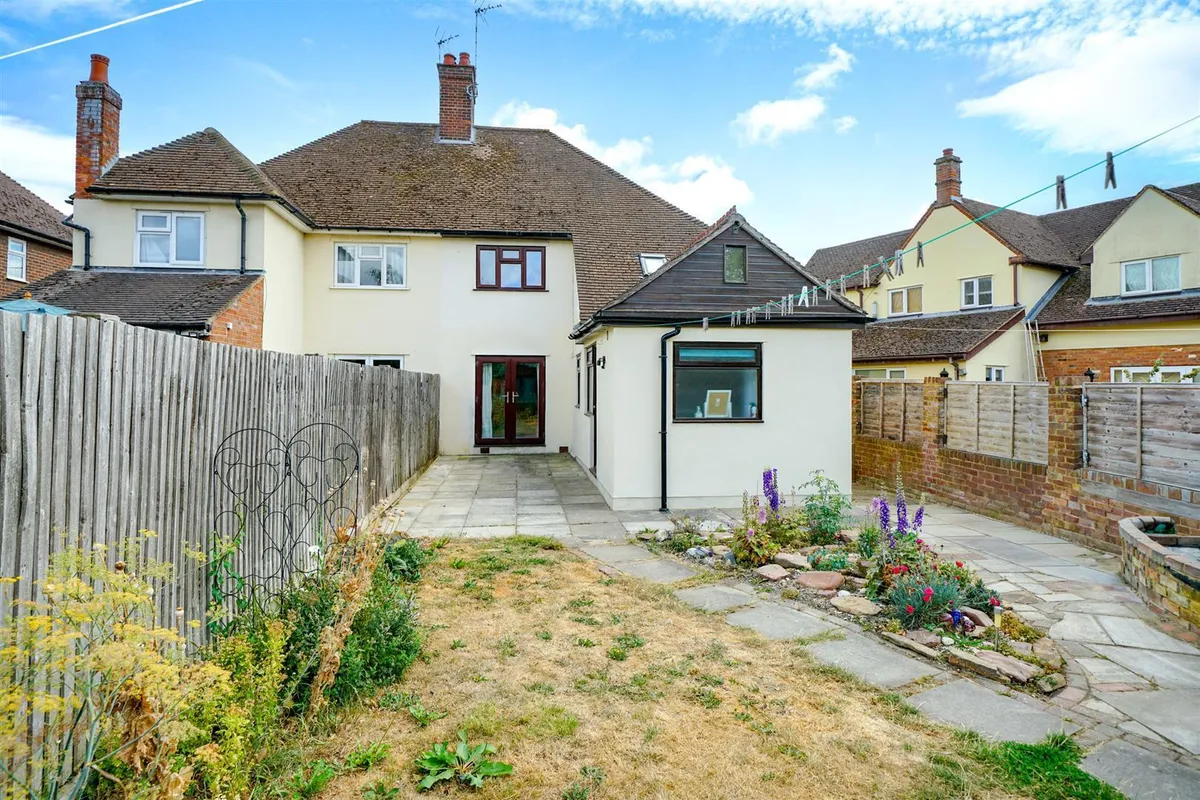 School Lane, Eaton Bray, Bedfordshire, LU6 2DT
