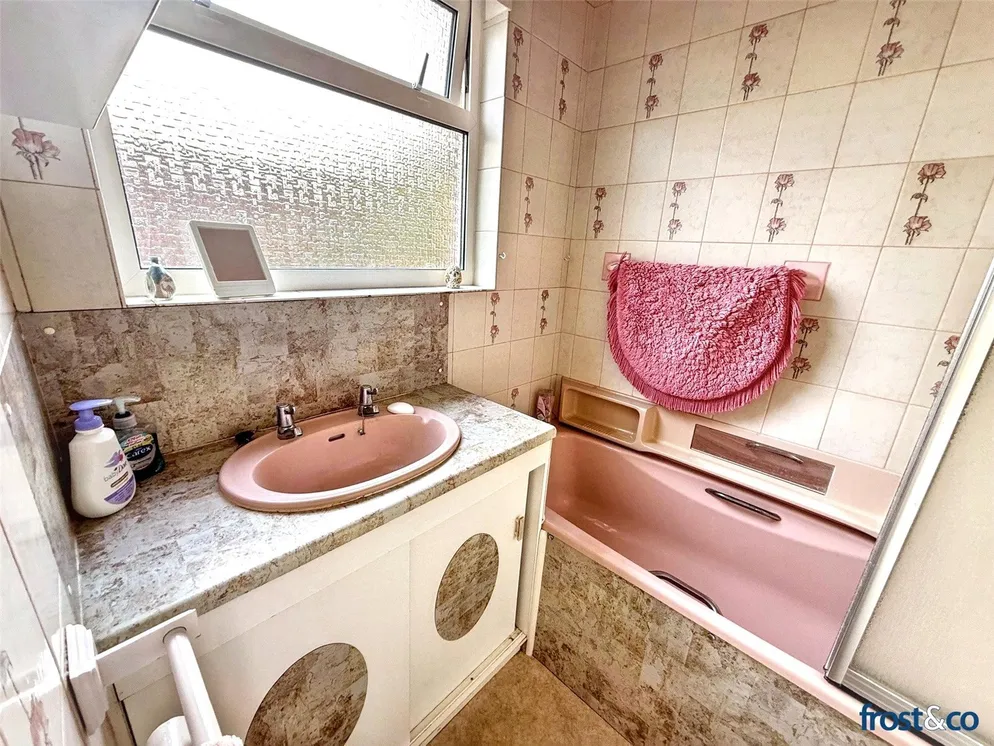 Property carousel item 6