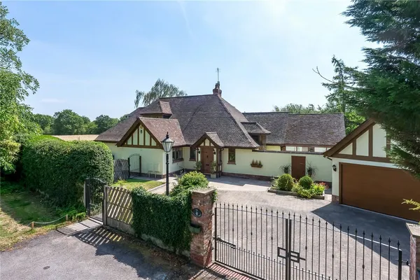 Hollin Lane, Styal, SK9 photo 23