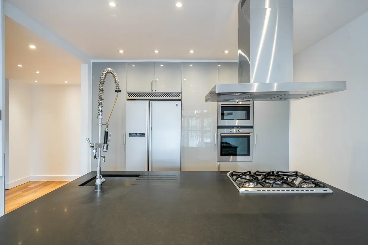 Clove Hitch Quay, London, SW11 photo 10