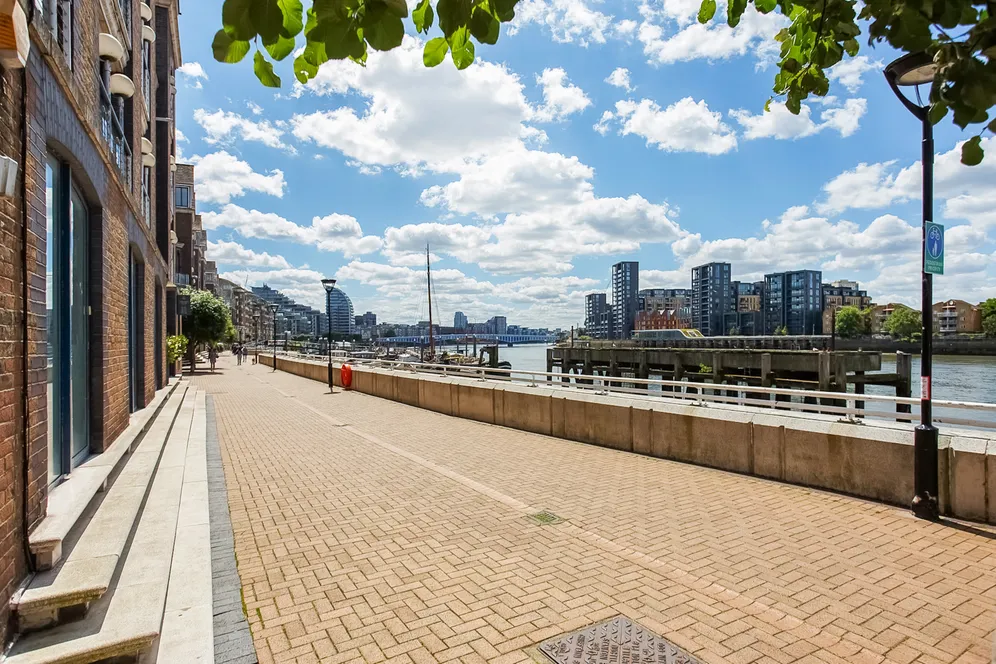 Clove Hitch Quay, London, SW11 photo 13