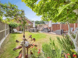 Salary Close, Parsons Heath, COLCHESTER thumb 2