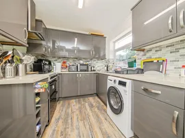 Salary Close, Parsons Heath, COLCHESTER thumb 3