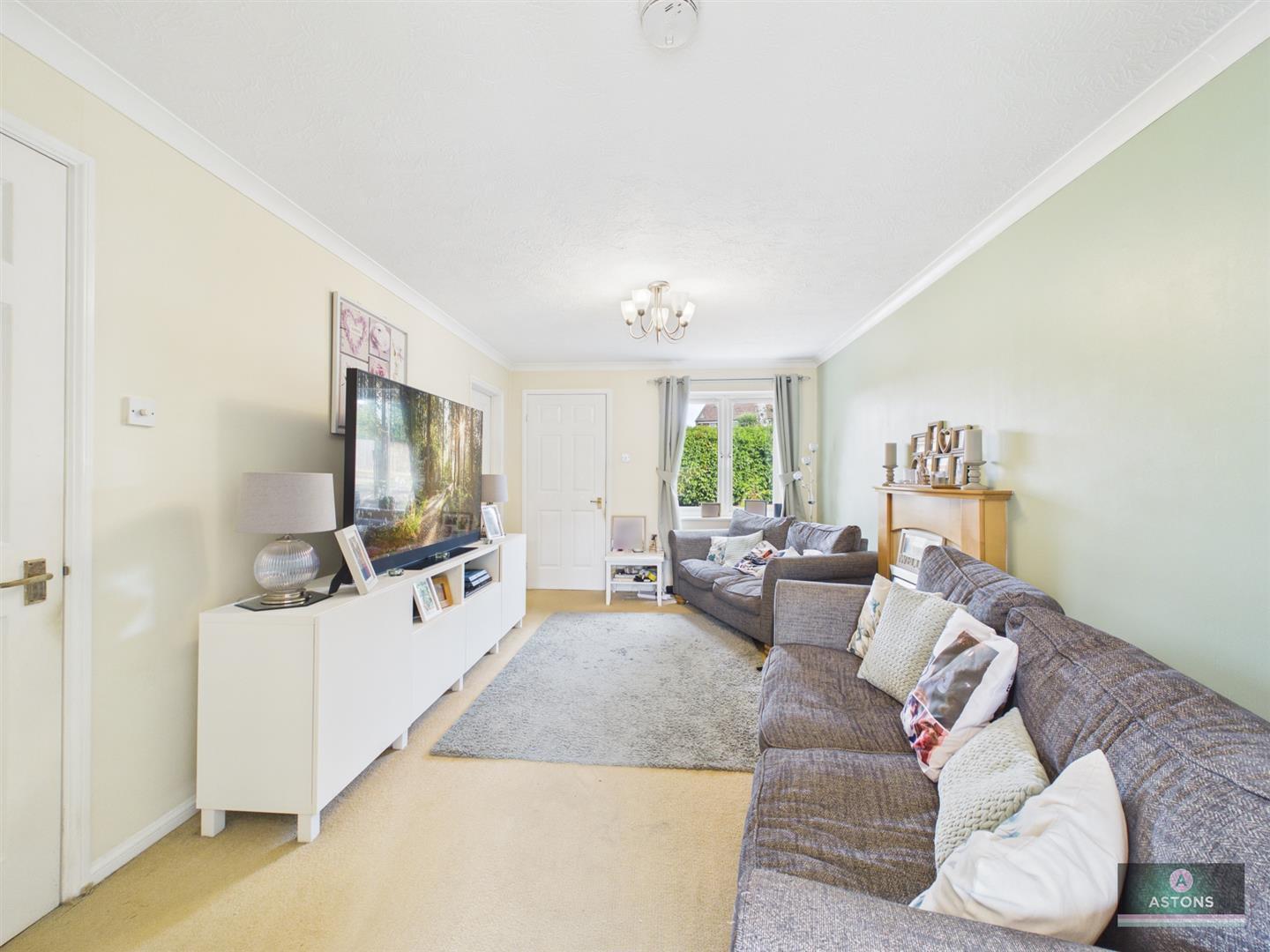 Salterns Road, Maidenbower Image 5