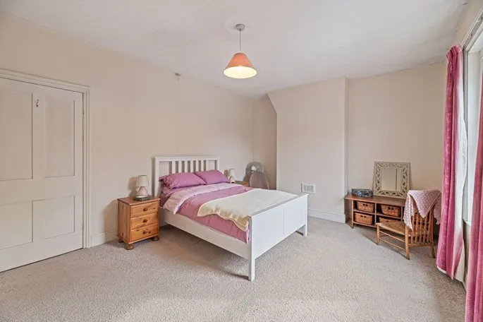 Property carousel image 10