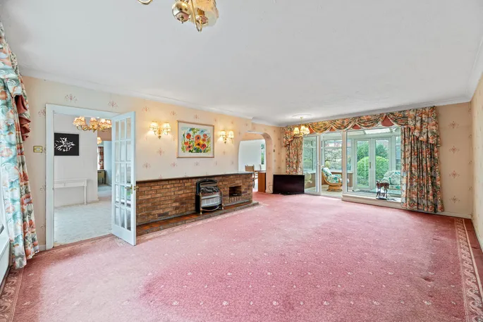 Property carousel image 3