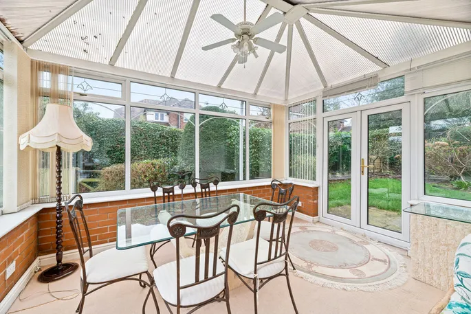 Property carousel image 9