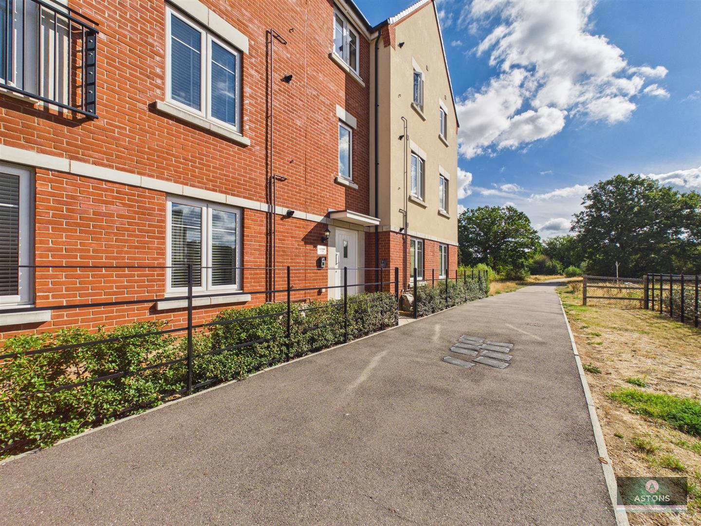 Sangster Close, Crawley Image 12