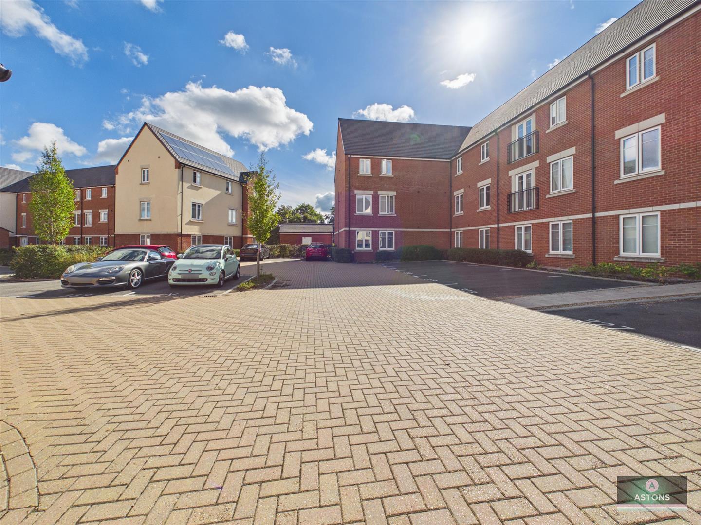 Sangster Close, Crawley Image 15