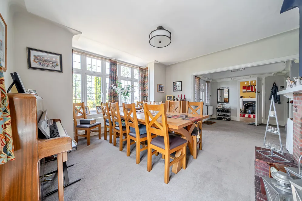 Thames Side, Staines-Upon-Thames, TW18 photo 6