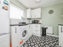 Romford Close, COLCHESTER thumb 3