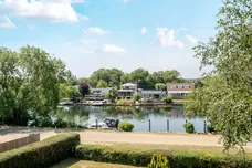 Thames Side, Staines-Upon-Thames, TW18 photo 20