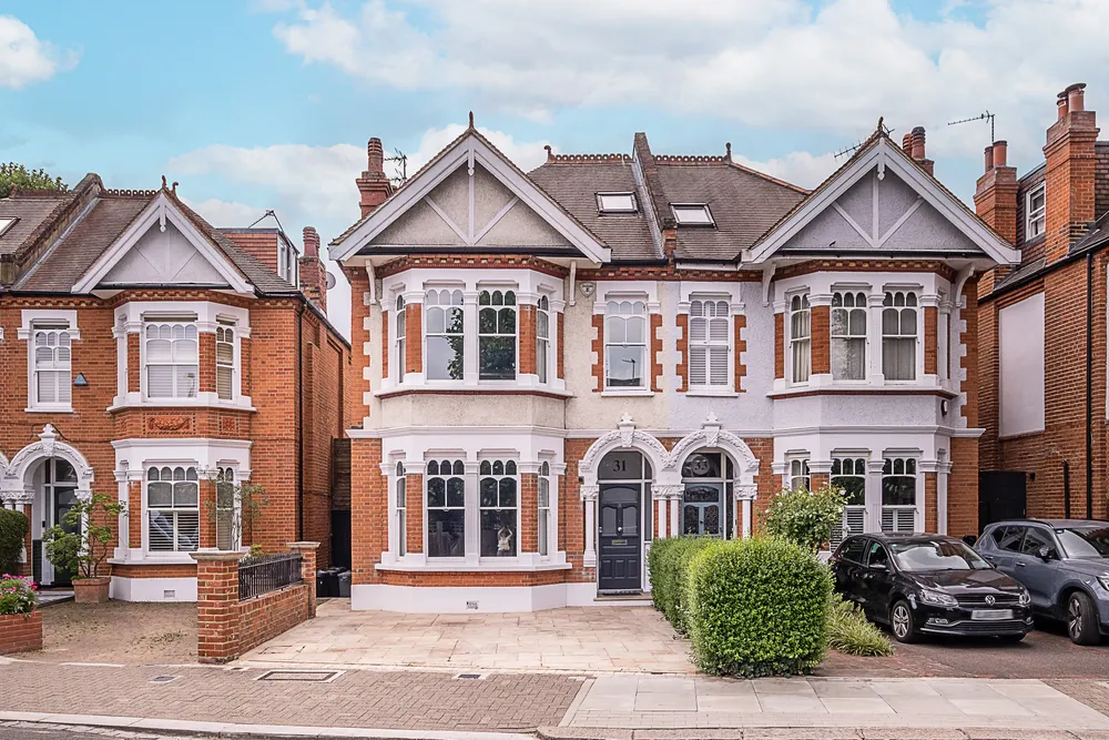 Howards Lane, London, SW15