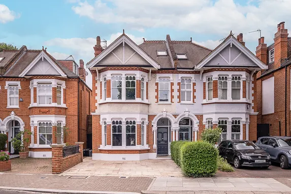 Howards Lane, London, SW15