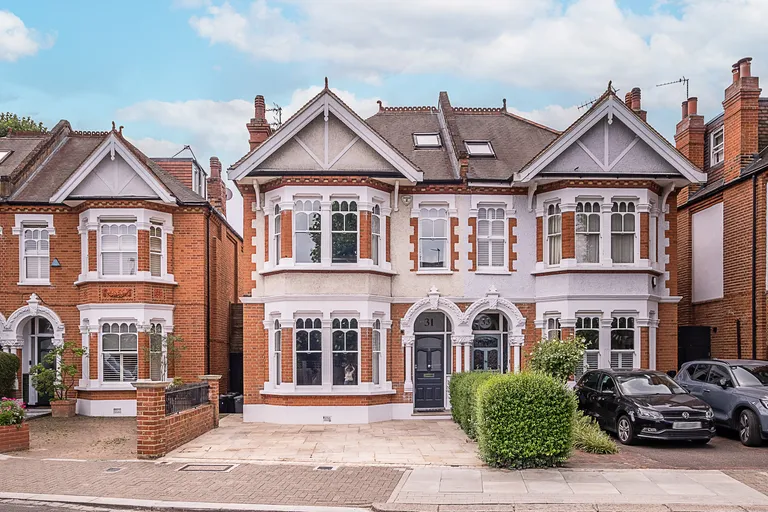 Howards Lane, London, SW15