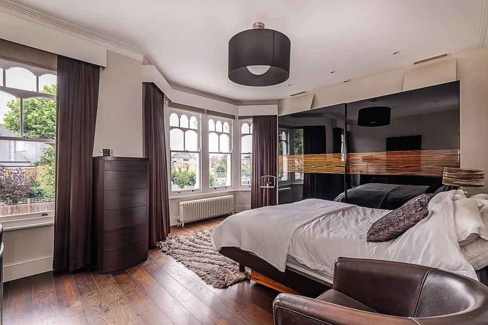 Howards Lane, London, SW15