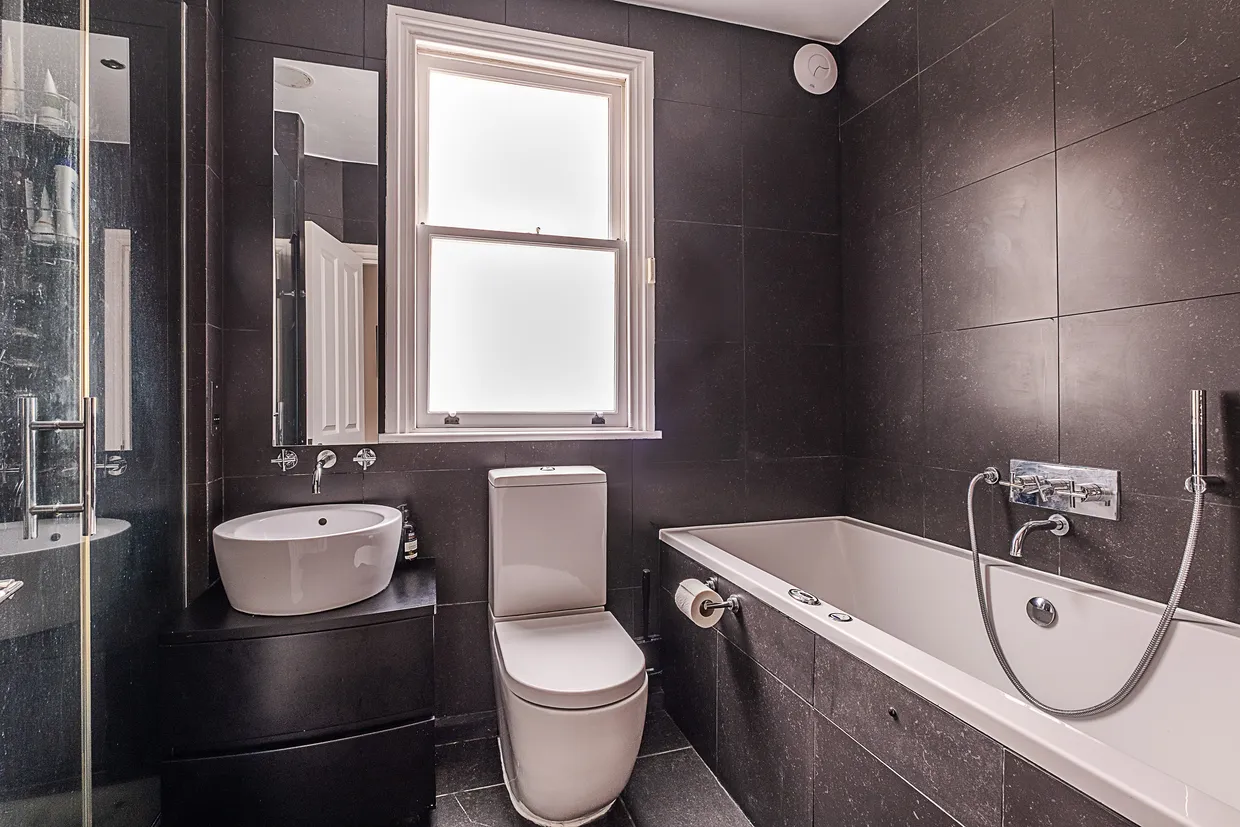 Howards Lane, London, SW15 photo 16