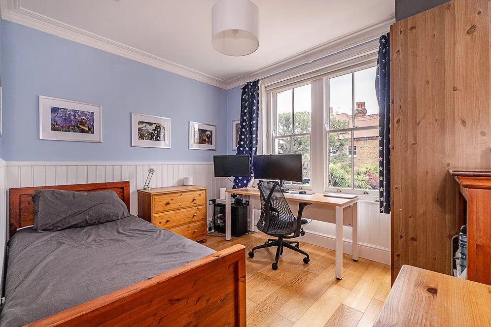 Howards Lane, London, SW15 photo 19