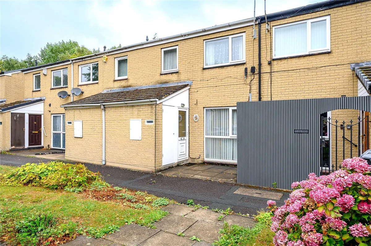 Elmhurst Gardens, Shadwell, LS17