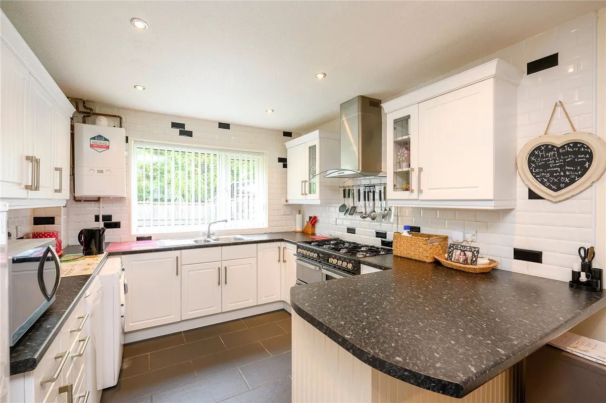 Elmhurst Gardens, Shadwell, LS17