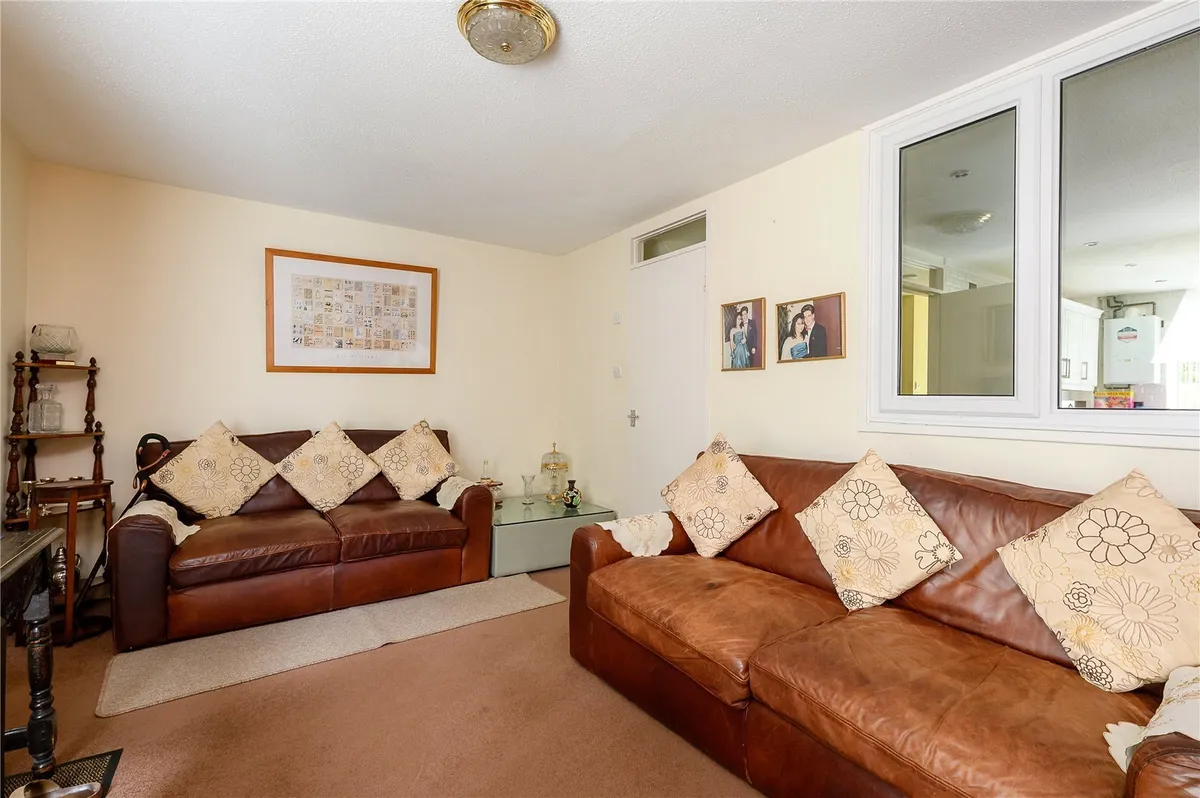 Elmhurst Gardens, Shadwell, LS17