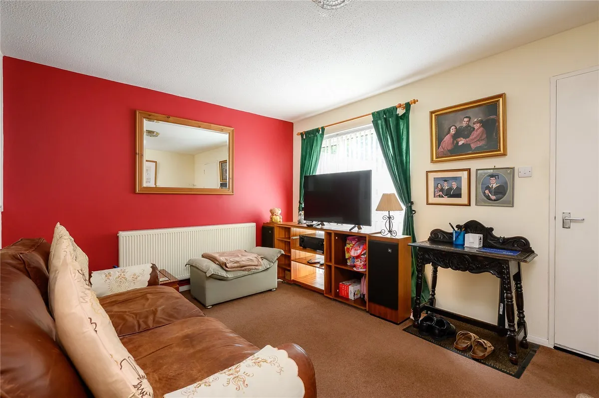 Elmhurst Gardens, Shadwell, LS17