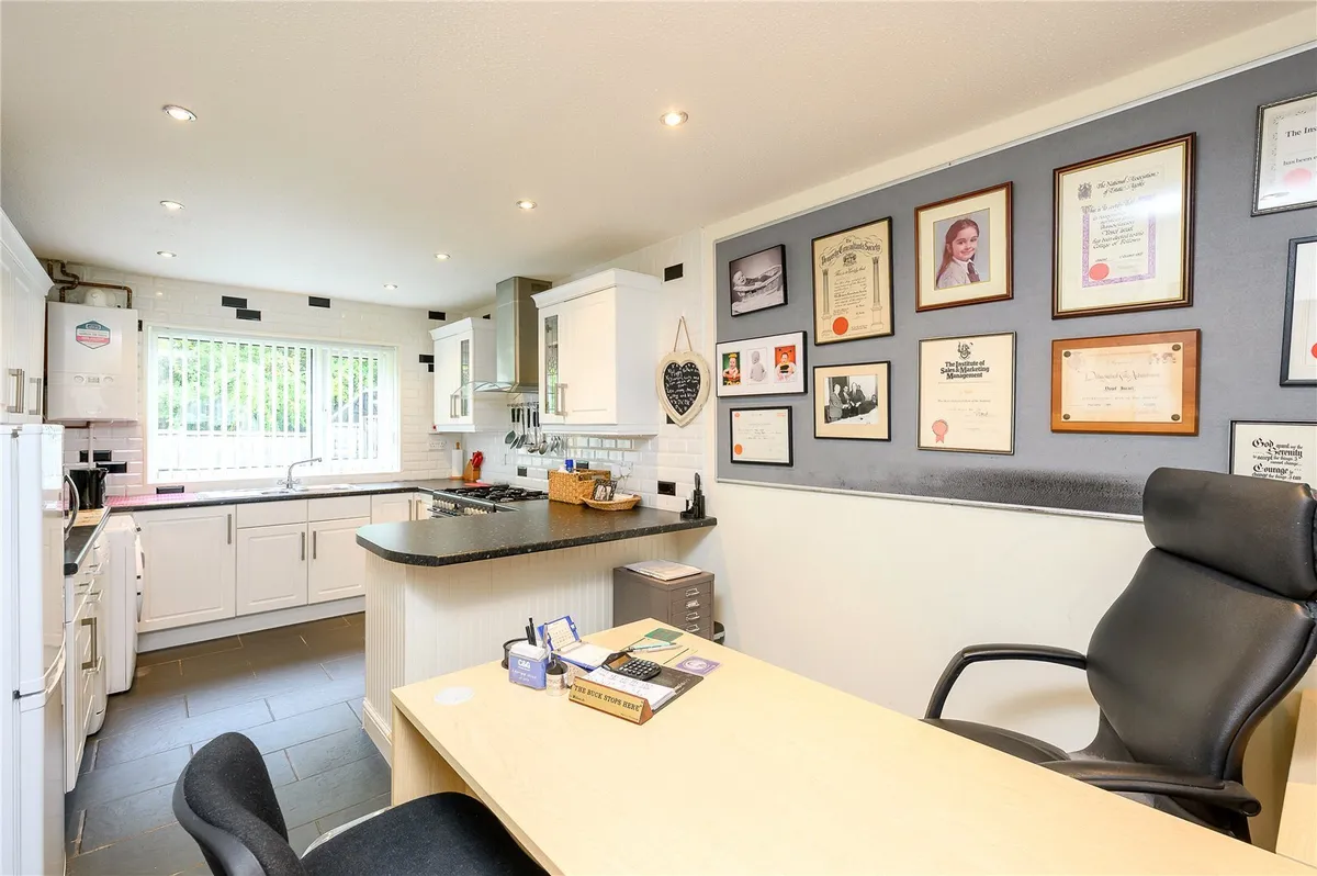 Elmhurst Gardens, Shadwell, LS17