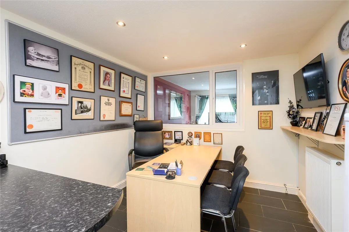 Elmhurst Gardens, Shadwell, LS17