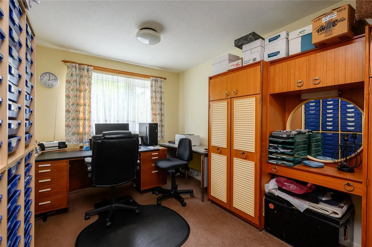 Elmhurst Gardens, Shadwell, LS17