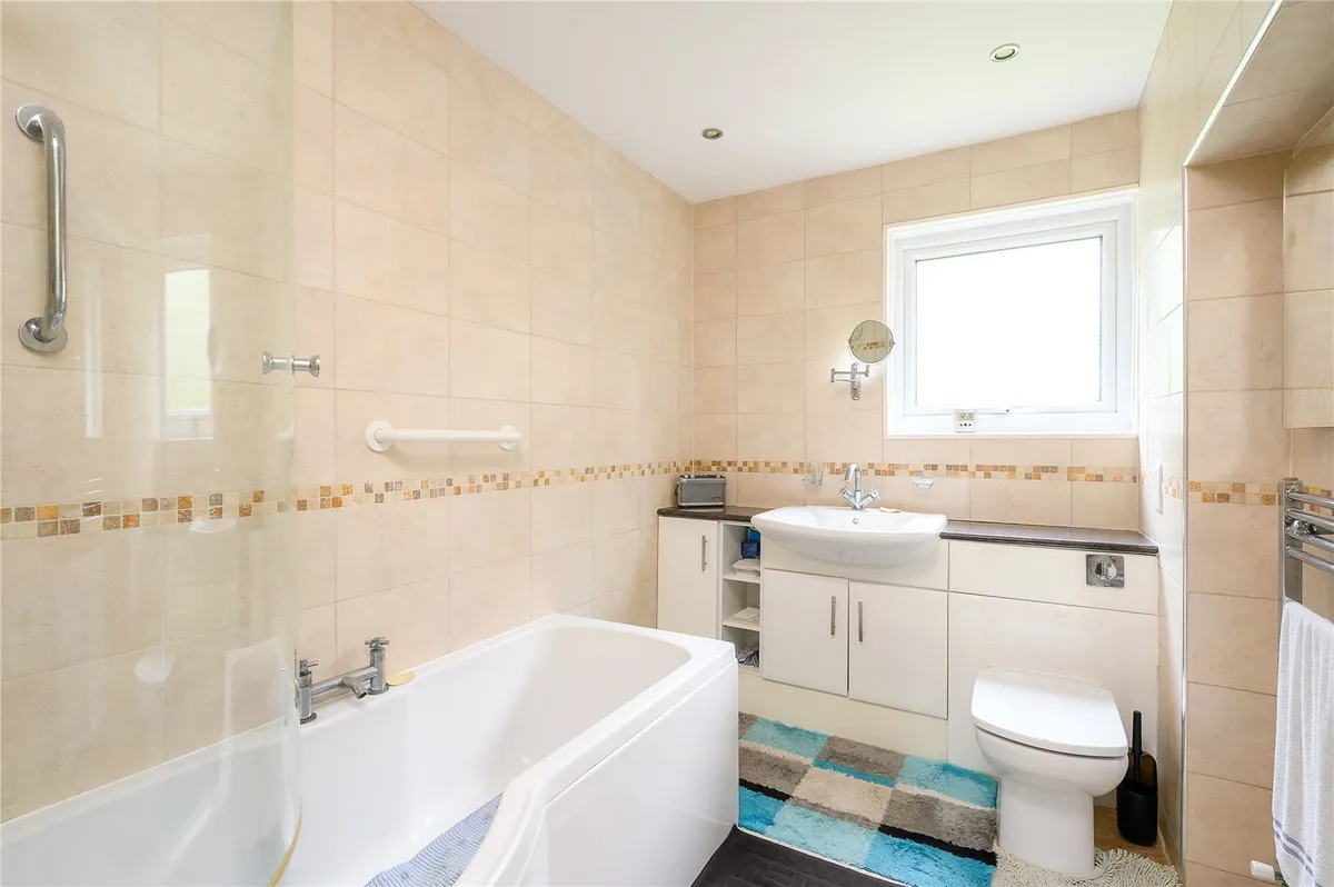Elmhurst Gardens, Shadwell, LS17