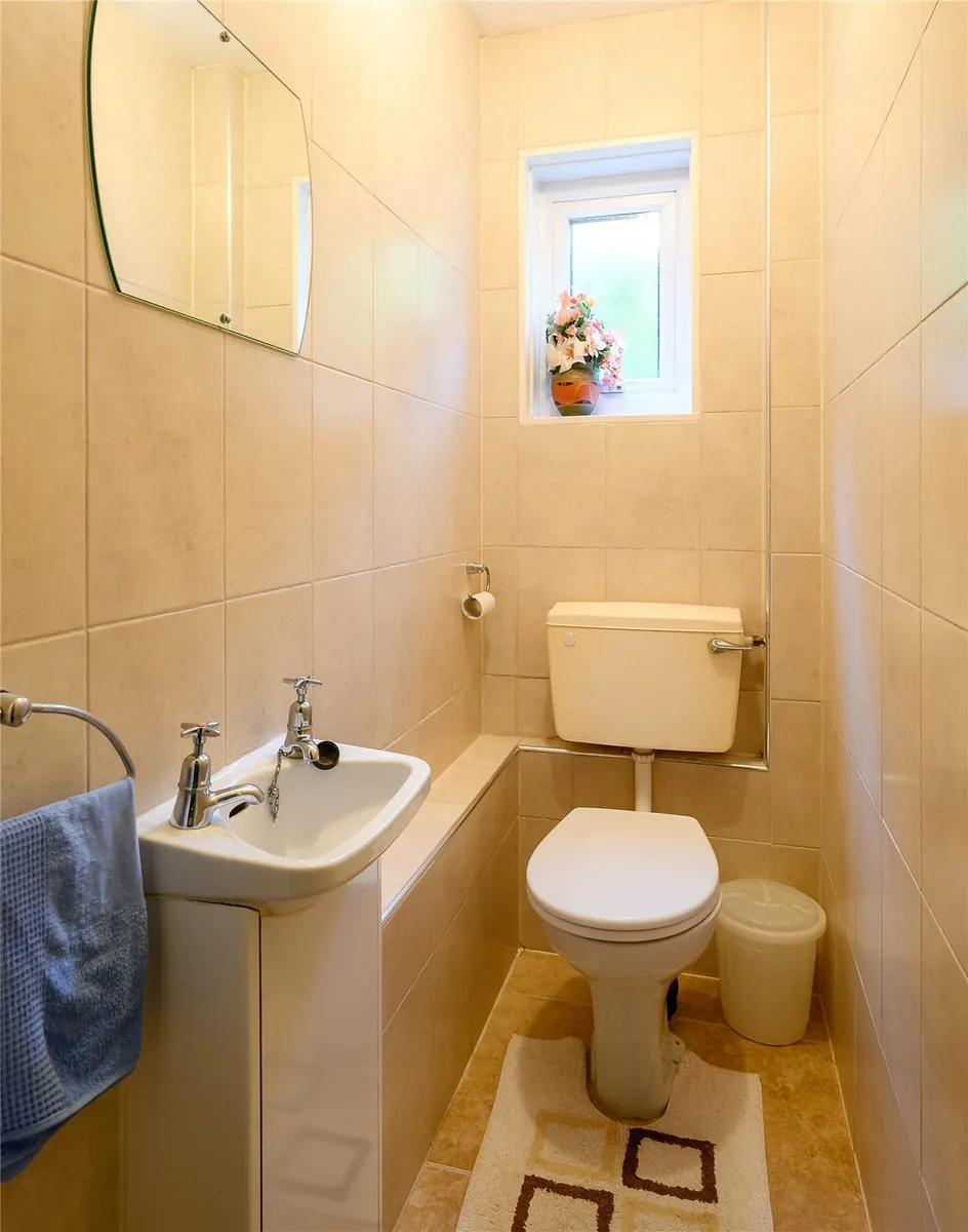 Elmhurst Gardens, Shadwell, LS17