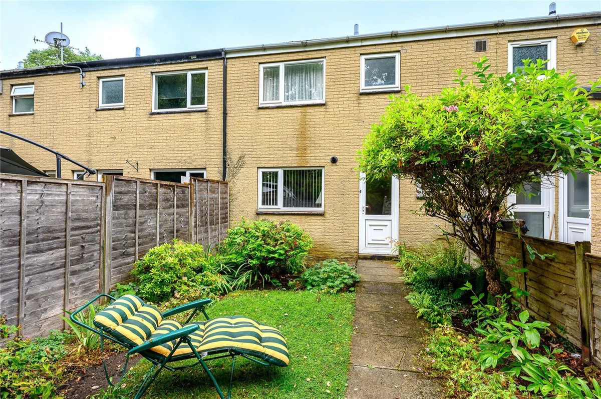 Elmhurst Gardens, Shadwell, LS17