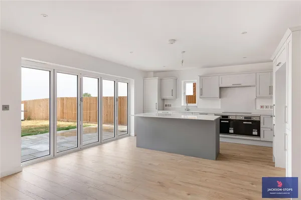 The Crescent, Caldecott, NN9 photo 5