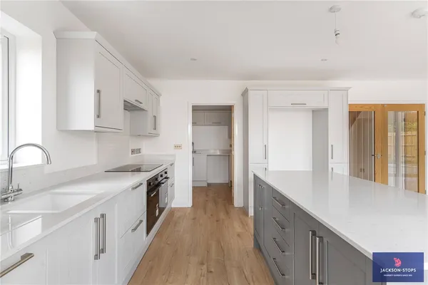 The Crescent, Caldecott, NN9 photo 6
