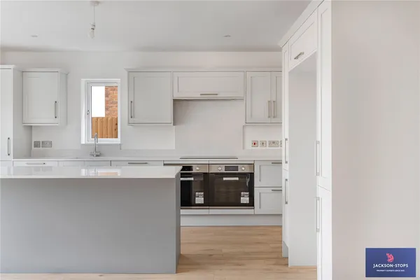 The Crescent, Caldecott, NN9 photo 7