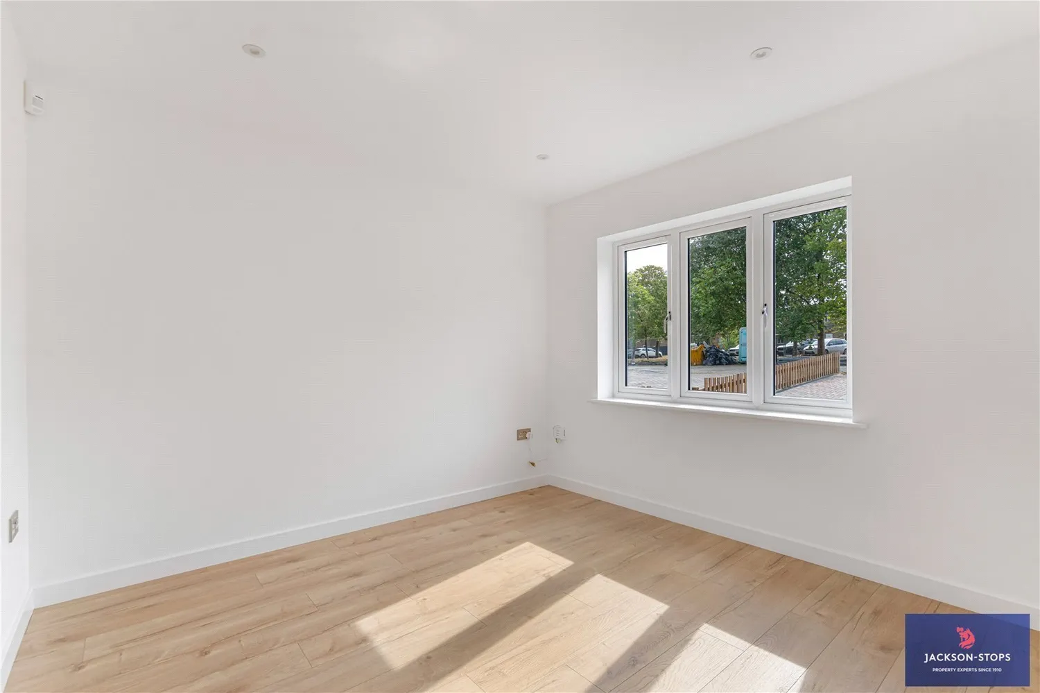 The Crescent, Caldecott, NN9 photo 11