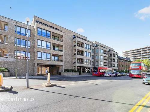 Oakleigh Road North, Londonphoto