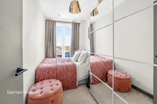 Oakleigh Road North, London