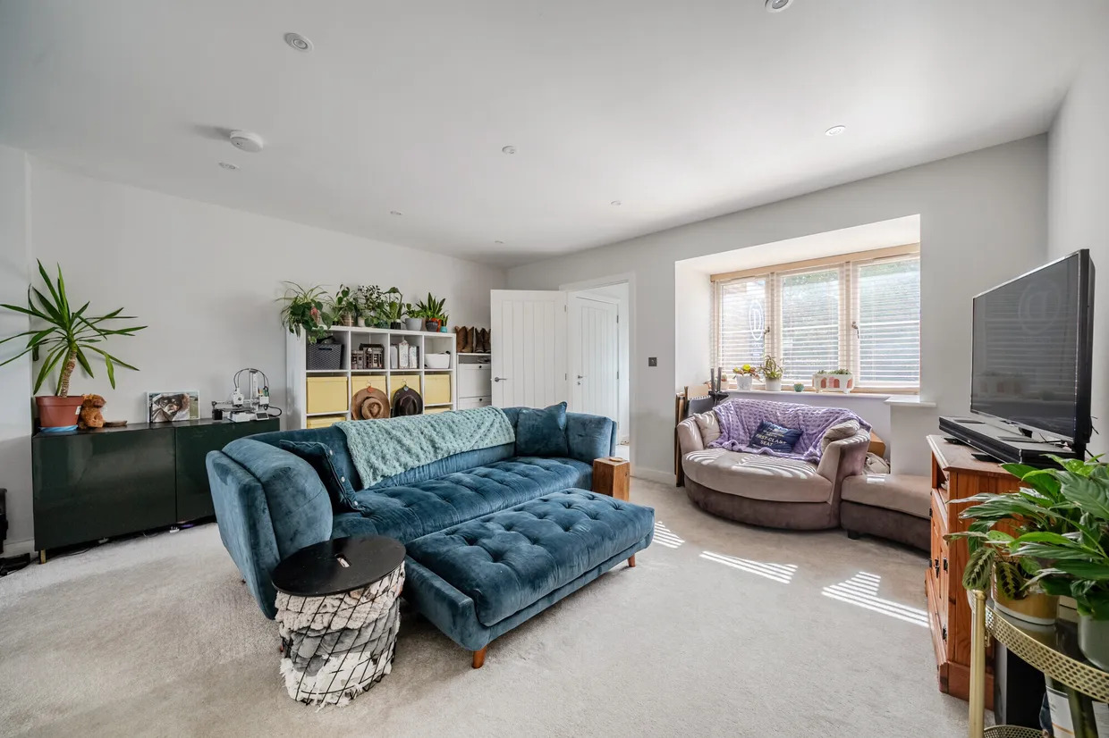 Meadow Way, Thatcham, RG19 photo 2