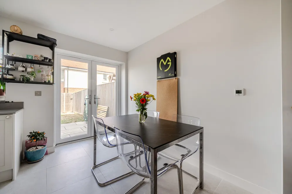 Meadow Way, Thatcham, RG19 photo 5
