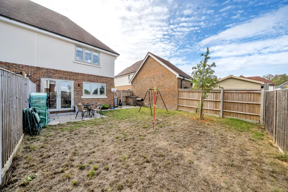 Meadow Way, Thatcham, RG19 photo 14