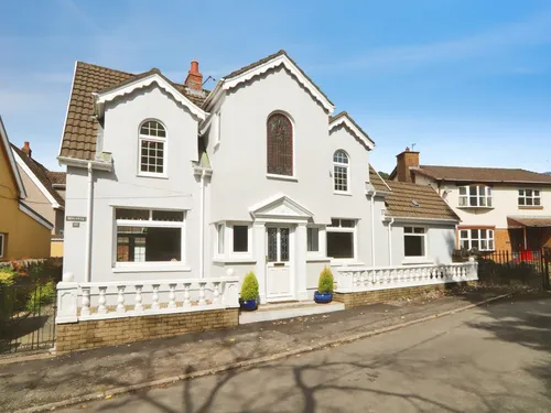 Woodland Crescent, Abercynon, Mountain Ashphoto