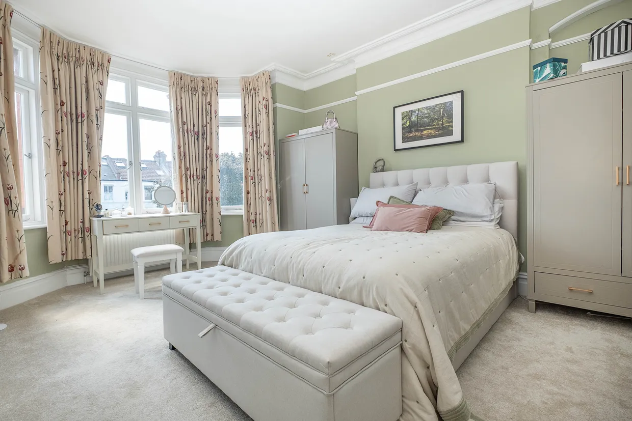 Queens Road, London, SW19 photo 5