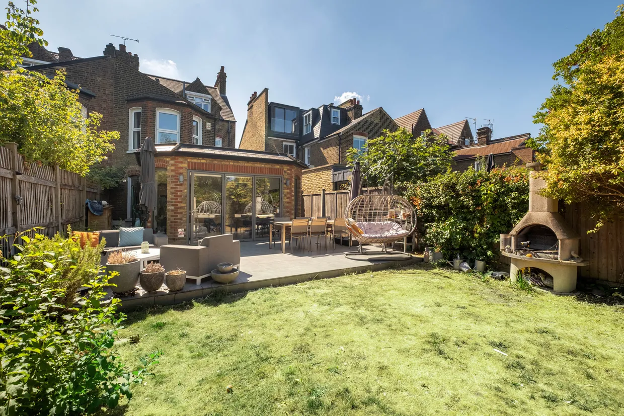 Queens Road, London, SW19 photo 8