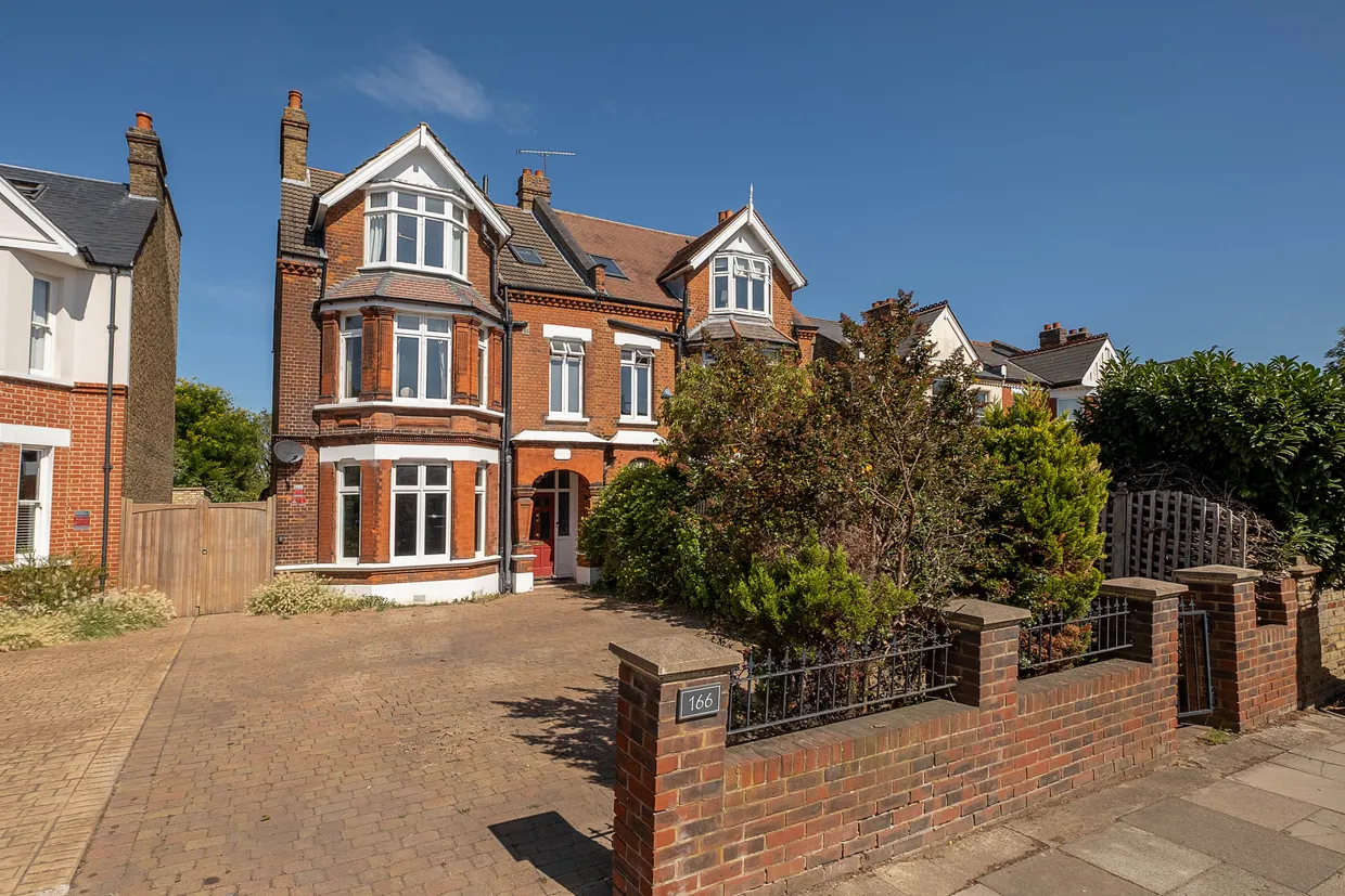 Queens Road, London, SW19 photo 10