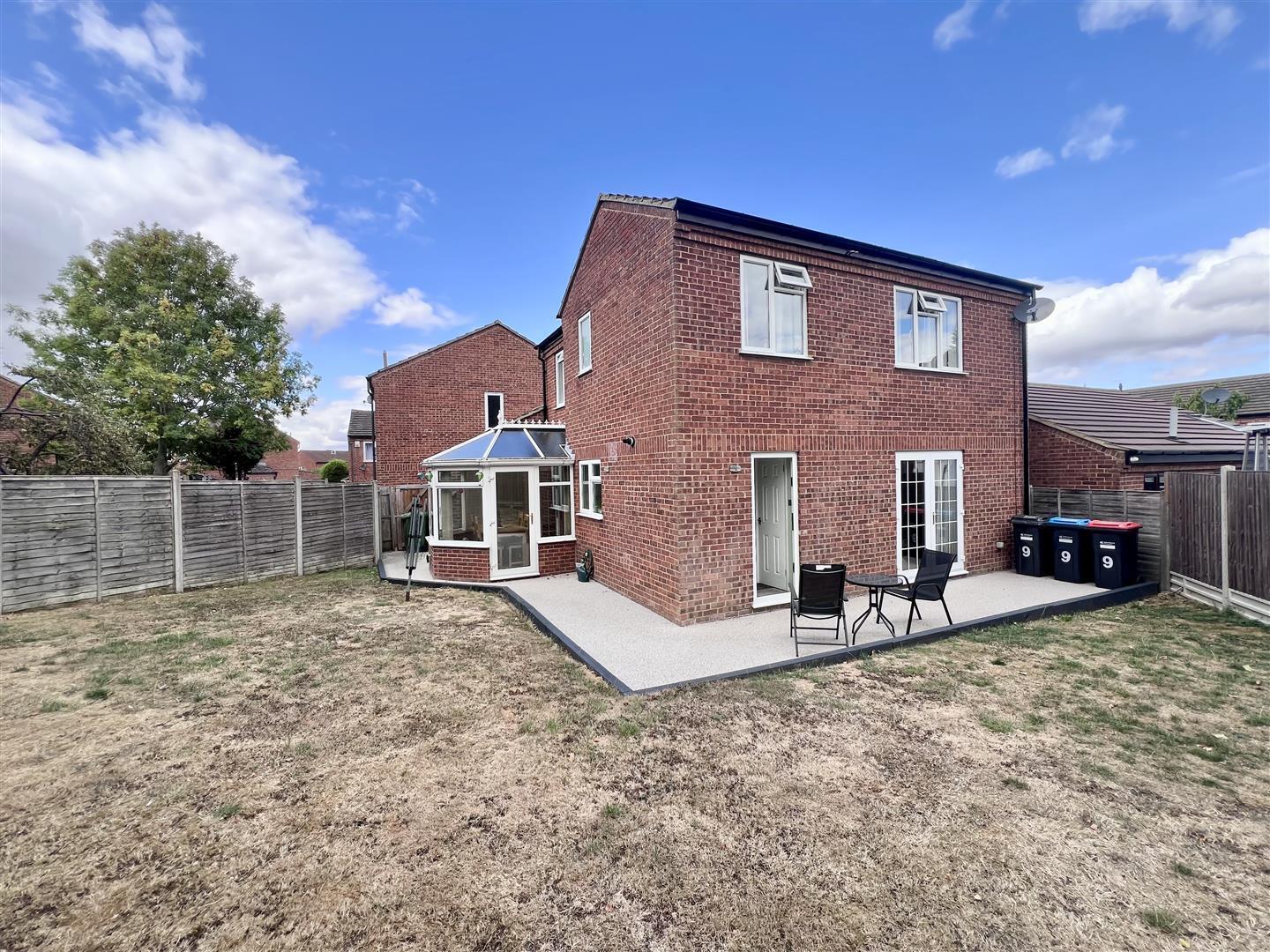 Bampton Close, Furzton, Milton Keynes Image 1