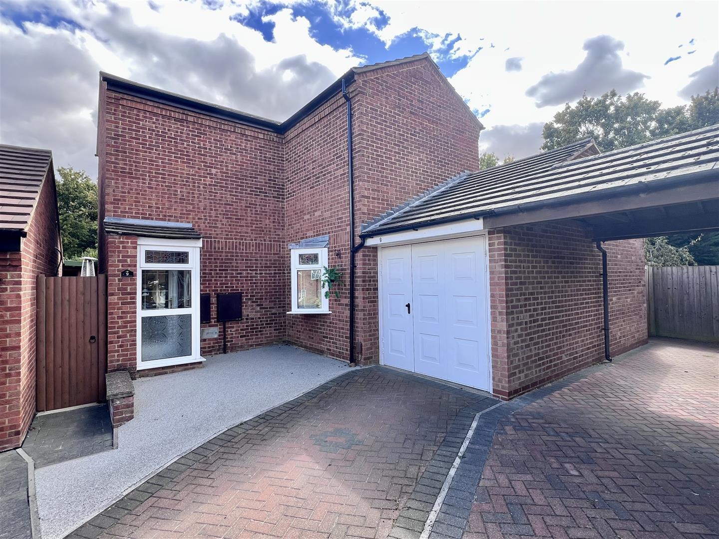 Bampton Close, Furzton, Milton Keynes Image 15