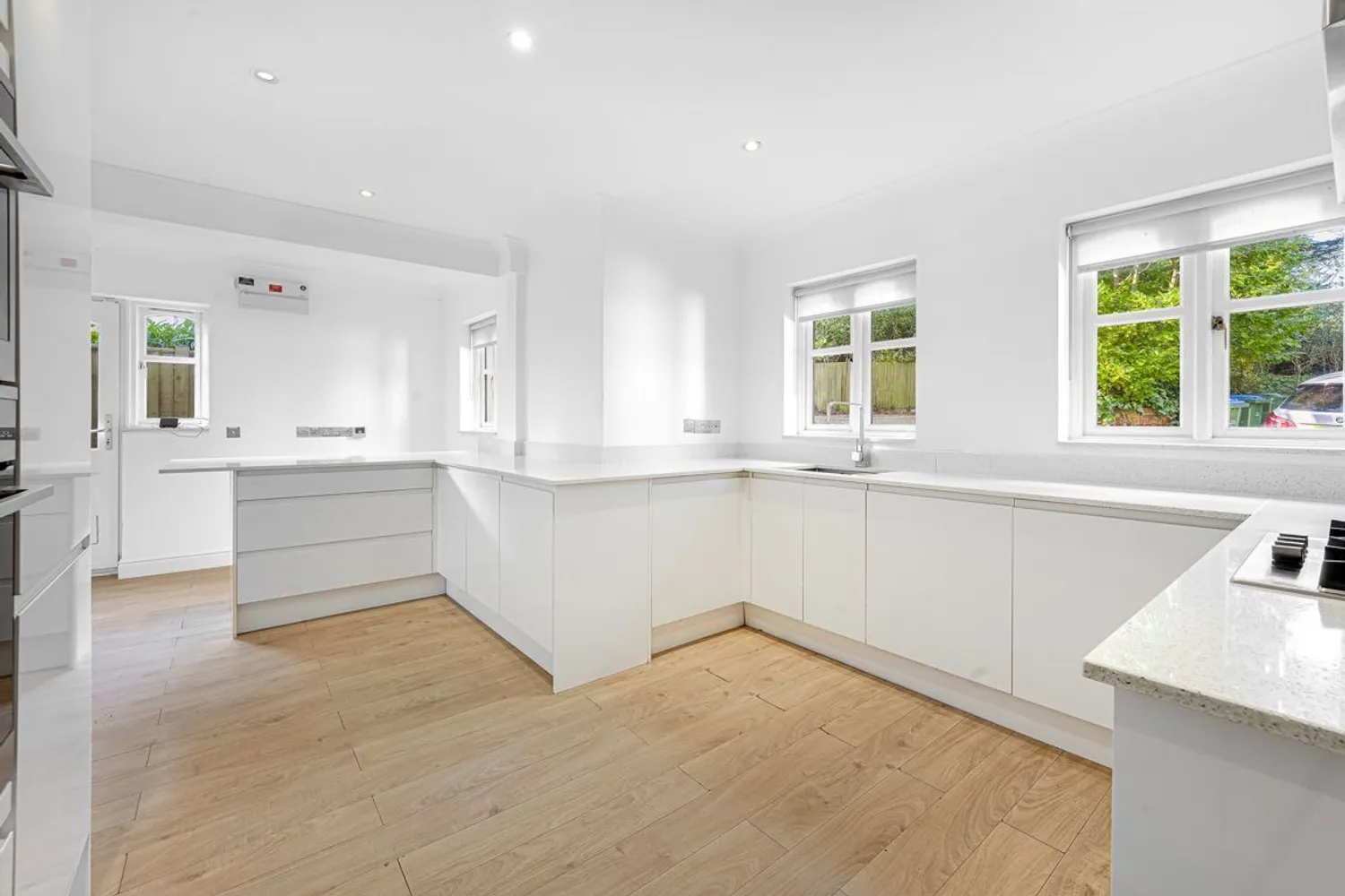 Hanger Hill, Weybridge, KT13 photo 3