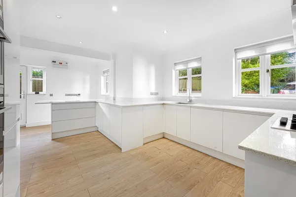 Hanger Hill, Weybridge, KT13 photo 3
